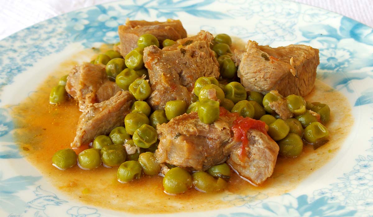 Spezzatino di vitello con piselli (veal stew with spring peas ) The